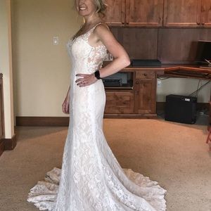 Lace fitted wedding dress